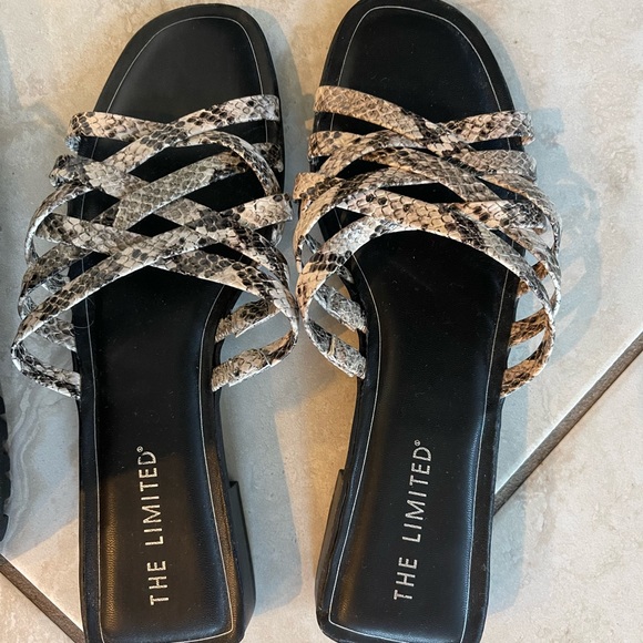 Nine West snake skin flats - Picture 1 of 3